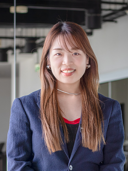 満川 彩香
