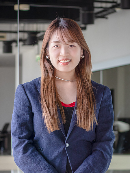 満川 彩香